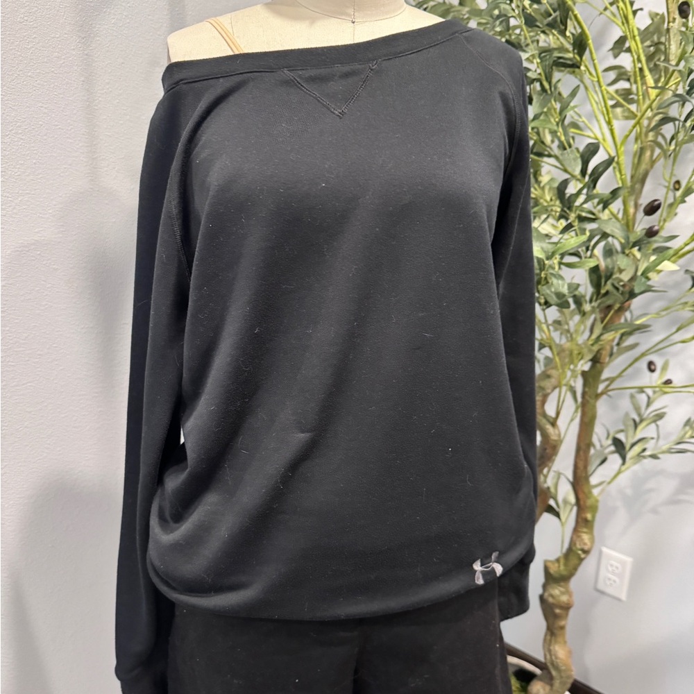 Off shoulder sweatshirt